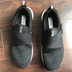 Size 7.5 Tiem cycling shoes with SBD clips